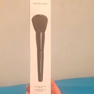 New BareMinerals Supreme Finisher Brush - Black